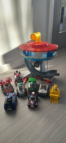 Paw patrol tower and - paw,